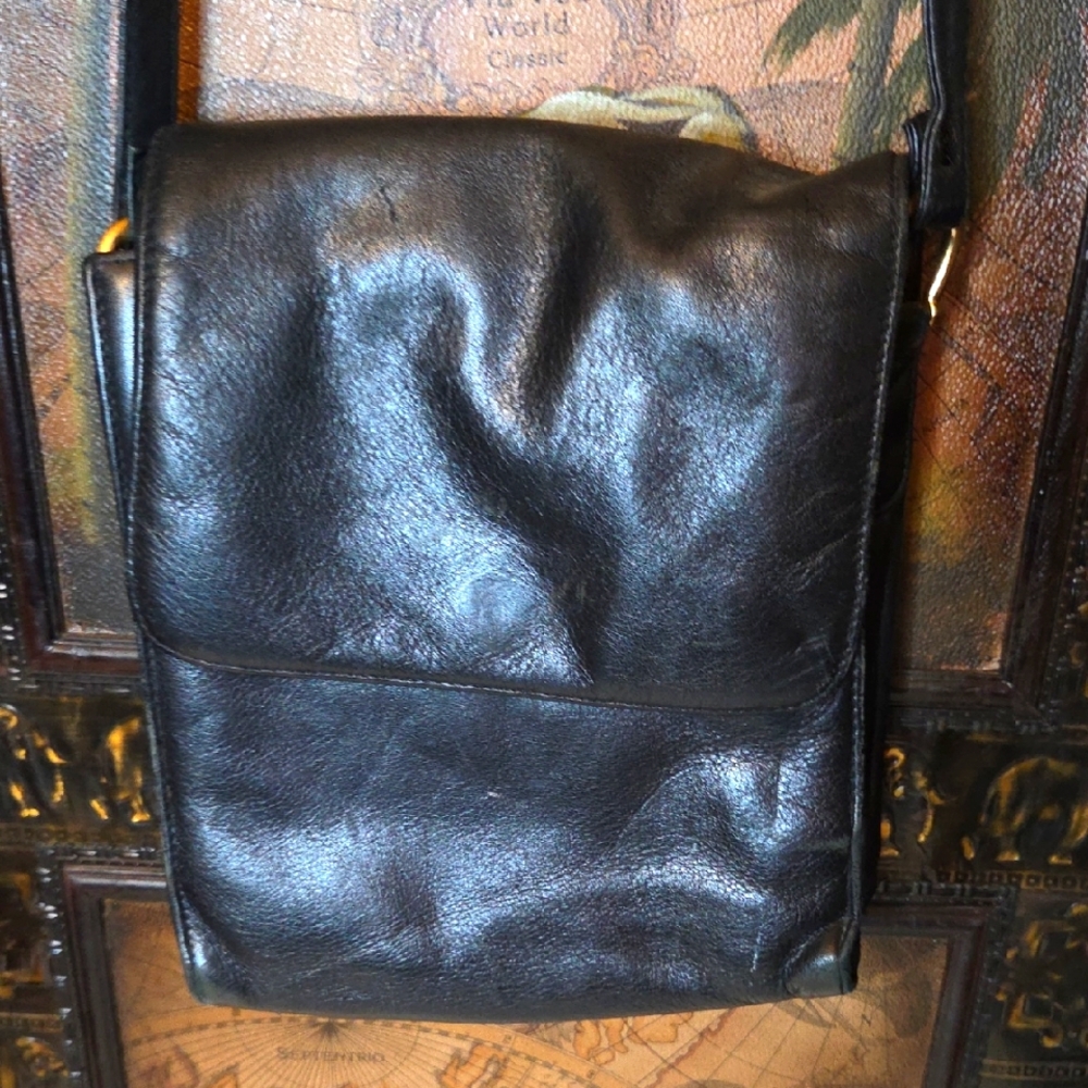 Valerie Stevens Leather Crossbody. Vintage